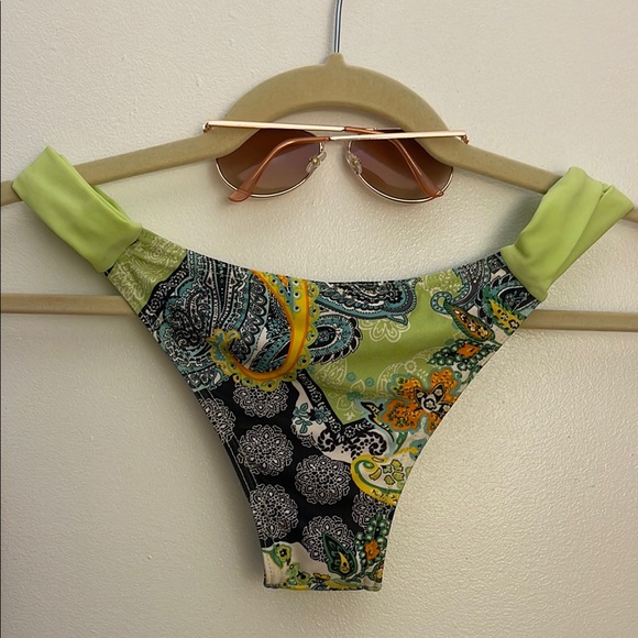 Vibrant Green Bikini Set - Picture 6 of 7